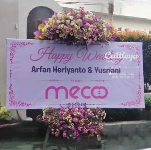 karangan bunga papan printing happy wedding