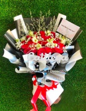 buket bunga mawar merah