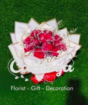 buket bunga mawar merah