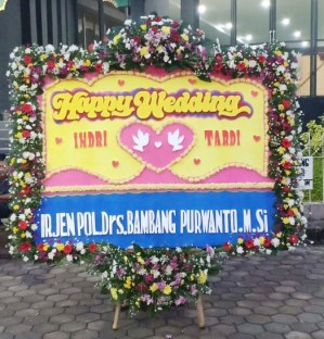 bunga papan happy wedding mahkota bunga segar full