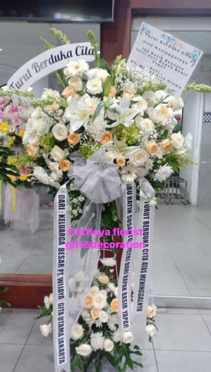 standing flower dukacita bunga segar